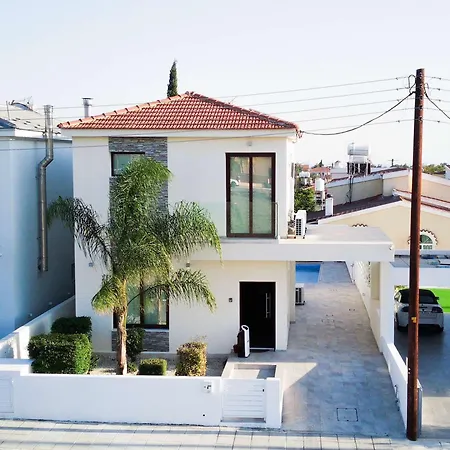 Marios Villa Larnaca